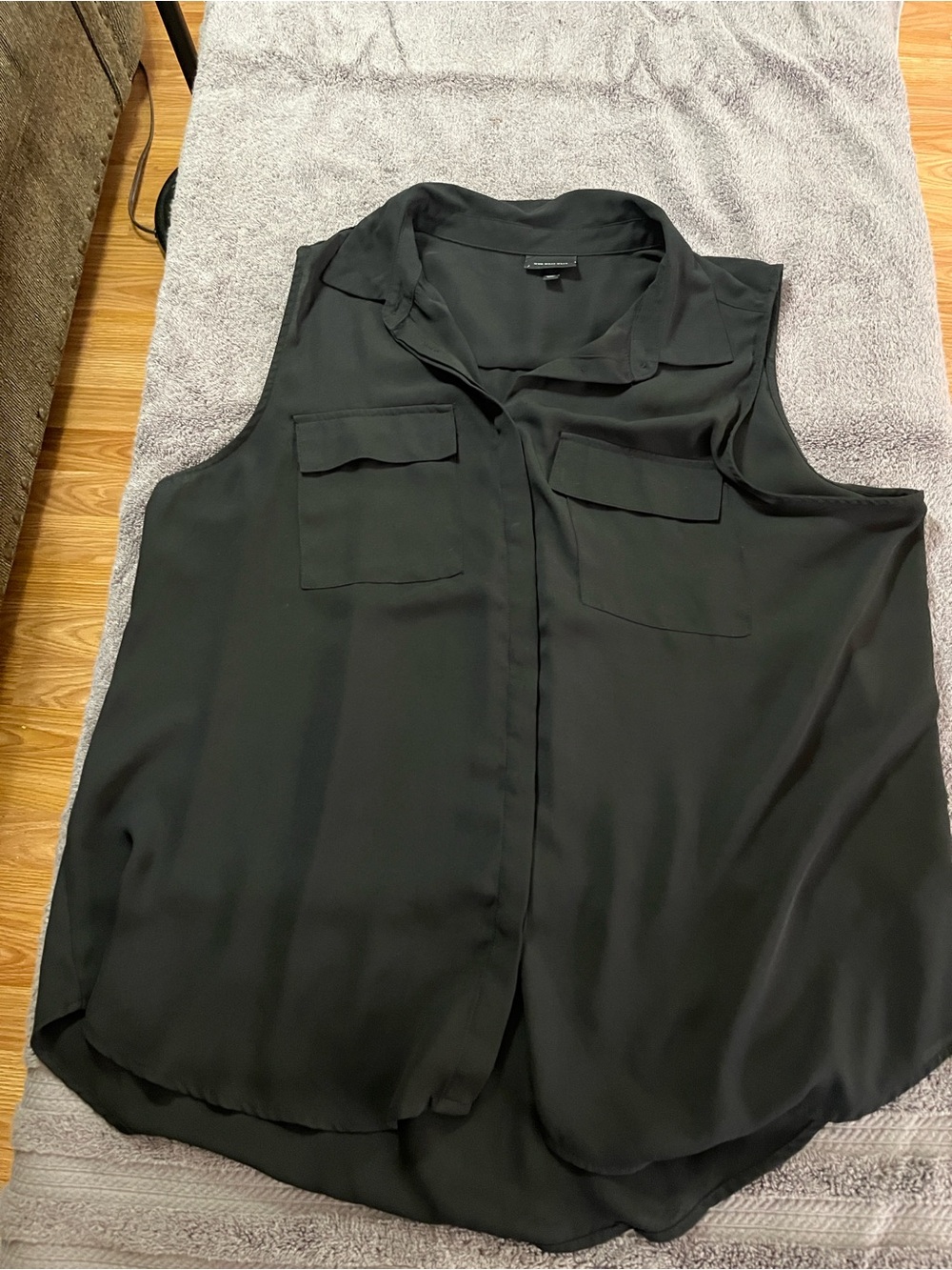 Who What Wear Sleeveless Black Button-Front Blouse